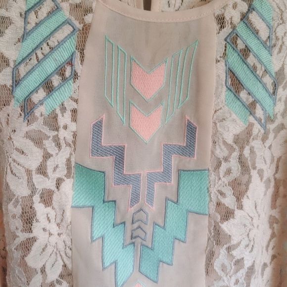 LUSH Pink Blush color Boho lace tank top XS - Picture 7 of 8